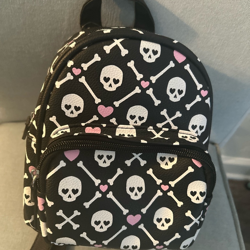 Claire’s Kids Black Skull & Pink Heart Mini Backpack